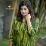 Ansiba Hassan Instagram - അക്ഷരമുറ്റത്തെത്തുന്ന എല്ലാവർക്കും എൻറെ ഹൃദയം നിറഞ്ഞ സ്കൂൾ പ്രവേശനോത്സവ ദിനാശംസകൾ ❤️❤️ Pc @_story_telle__r Costume @larraabridalboutique Mua @anjali__makeup_artist Saree draping @sareedrapingbyclare ❤️👏 #school #studies #students #teachers #friendship #love #kochi #ansibahassan #cinema Kochi, India