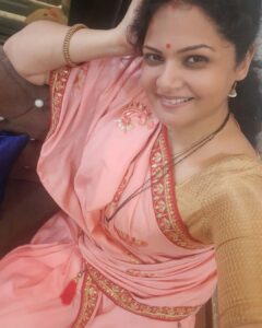 Anuya Bhagvath Instagram - 𝚃𝚑𝚎𝚢 𝚜𝚊𝚢 𝙸 𝚕𝚘𝚘𝚔 𝚋𝚎𝚜𝚝 𝚒𝚗 𝚜𝚊𝚛𝚎𝚎𝚜! 𝙽𝚎𝚠 𝙲𝚛𝚒𝚖𝚎 𝙿𝚊𝚝𝚛𝚘𝚕 𝚎𝚙𝚒𝚜𝚘𝚍𝚎! #𝚊𝚗𝚞𝚢𝚊 #𝚌𝚛𝚒𝚖𝚎𝚙𝚊𝚝𝚛𝚘𝚕 #𝚜𝚊𝚛𝚎𝚎 #𝚊𝚌𝚝𝚘𝚛 #𝚊𝚌𝚝𝚘𝚛𝚕𝚒𝚏𝚎