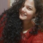 Anuya Bhagvath Instagram – 𝙷𝚊𝚙𝚙𝚒𝚗𝚎𝚜𝚜 𝚕𝚘𝚘𝚔𝚜 𝚕𝚒𝚔𝚎! #𝚊𝚗𝚞𝚢𝚊 #𝚑𝚊𝚙𝚙𝚒𝚗𝚎𝚜𝚜 #𝚛𝚎𝚍 #𝚜𝚖𝚜 #𝚌𝚞𝚛𝚕𝚜 #𝚌𝚞𝚛𝚕𝚢𝚑𝚊𝚒𝚛 #𝚗𝚘𝚖𝚊𝚔𝚎𝚞𝚙