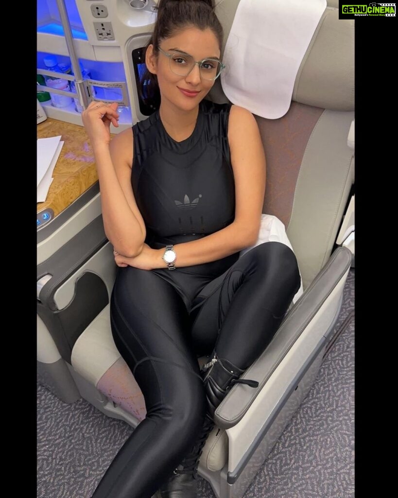 Anveshi Jain Instagram - ✈️ ✈️ Emirates Airlines