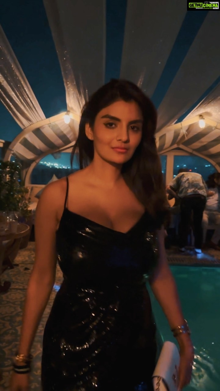 Anveshi Jain Instagram - Make a story out of this scene ! I am making one too ! The best one is going to get a reply from me and I might put it as a caption with your Insta tag !!! No kidding ! Soho House Mumbai