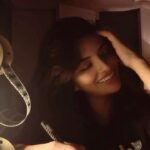 Anveshi Jain Instagram - A real scene from my movie like real life 🎥 #love #evenings #likethis #jagjitsingh #ghazals #writing #perfectevening