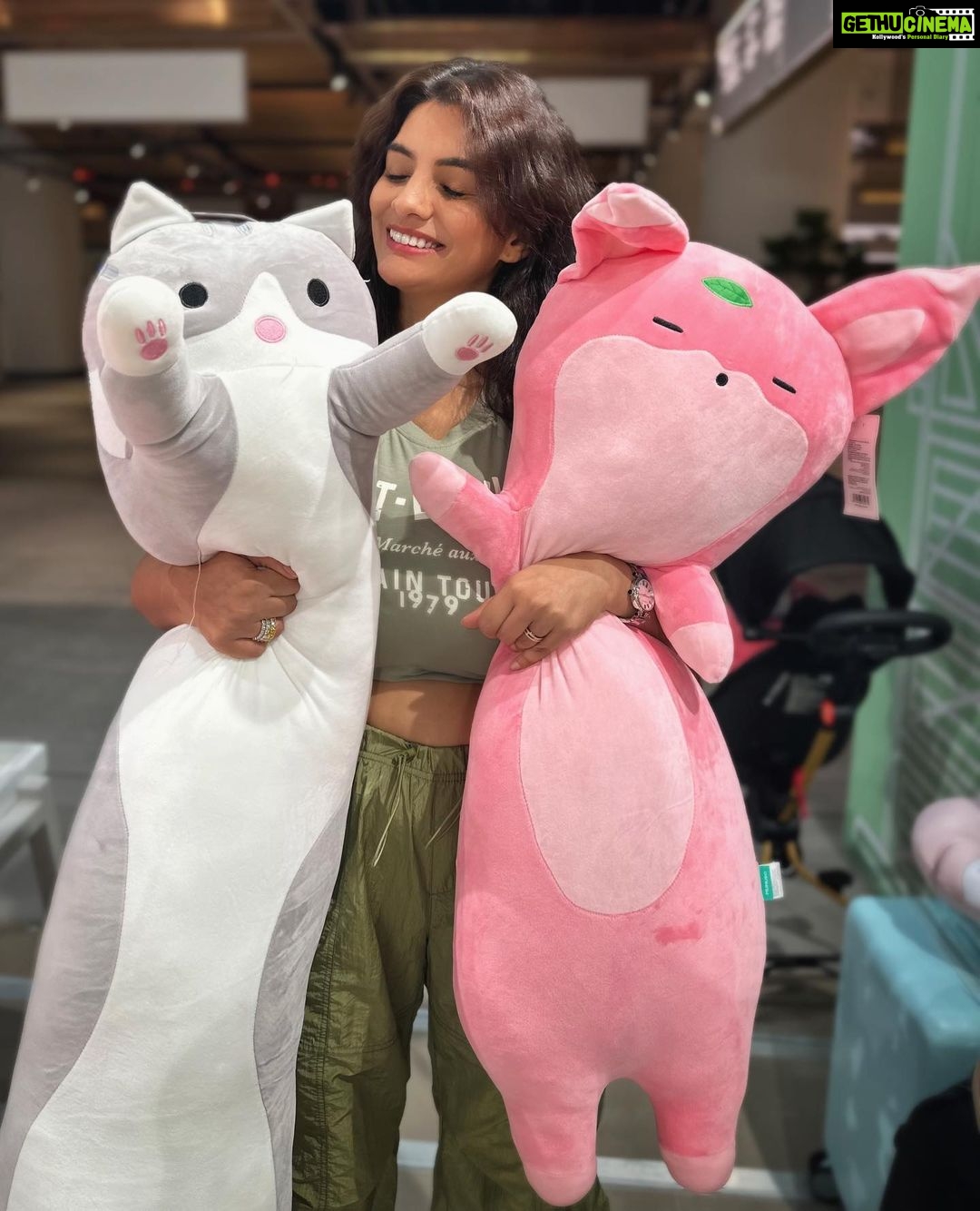 Anveshi Jain Instagram - Which one should I pick ?