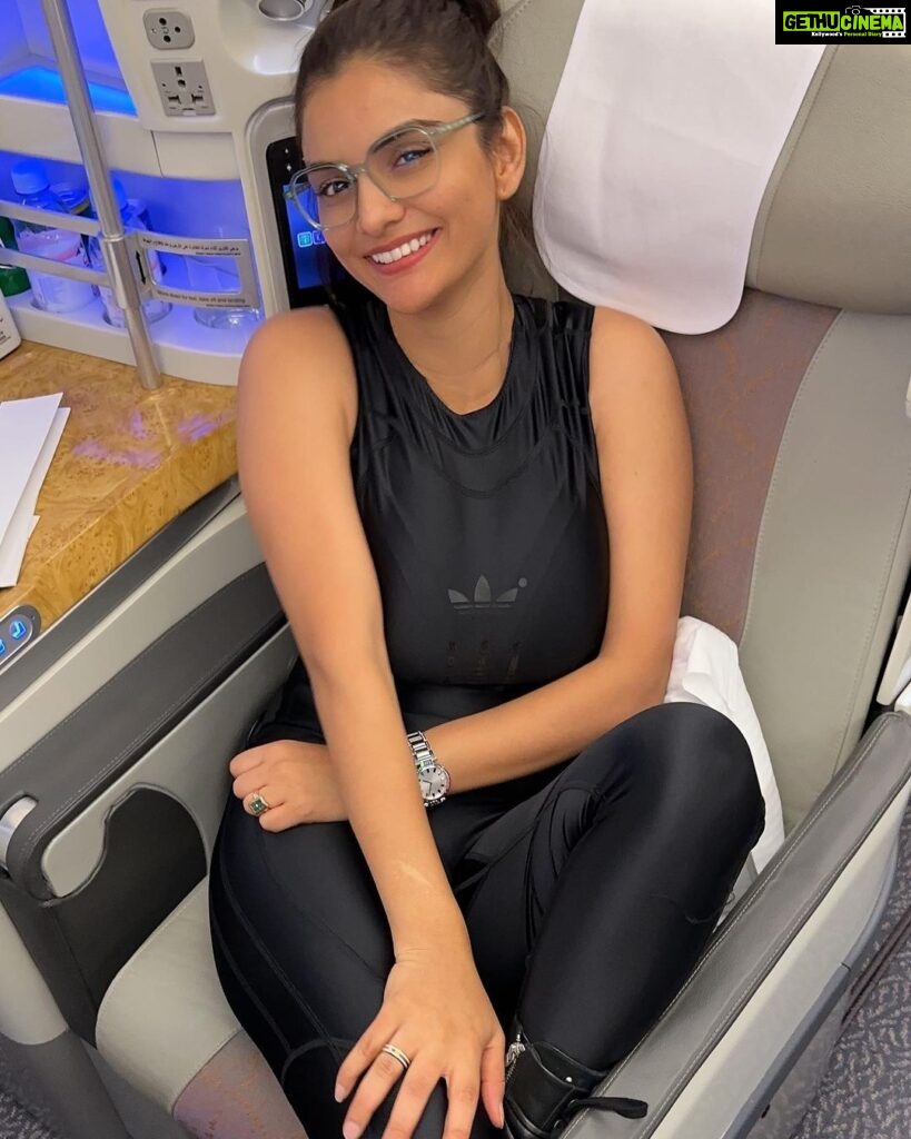 Anveshi Jain Instagram - ✈ ✈ Emirates Airlines