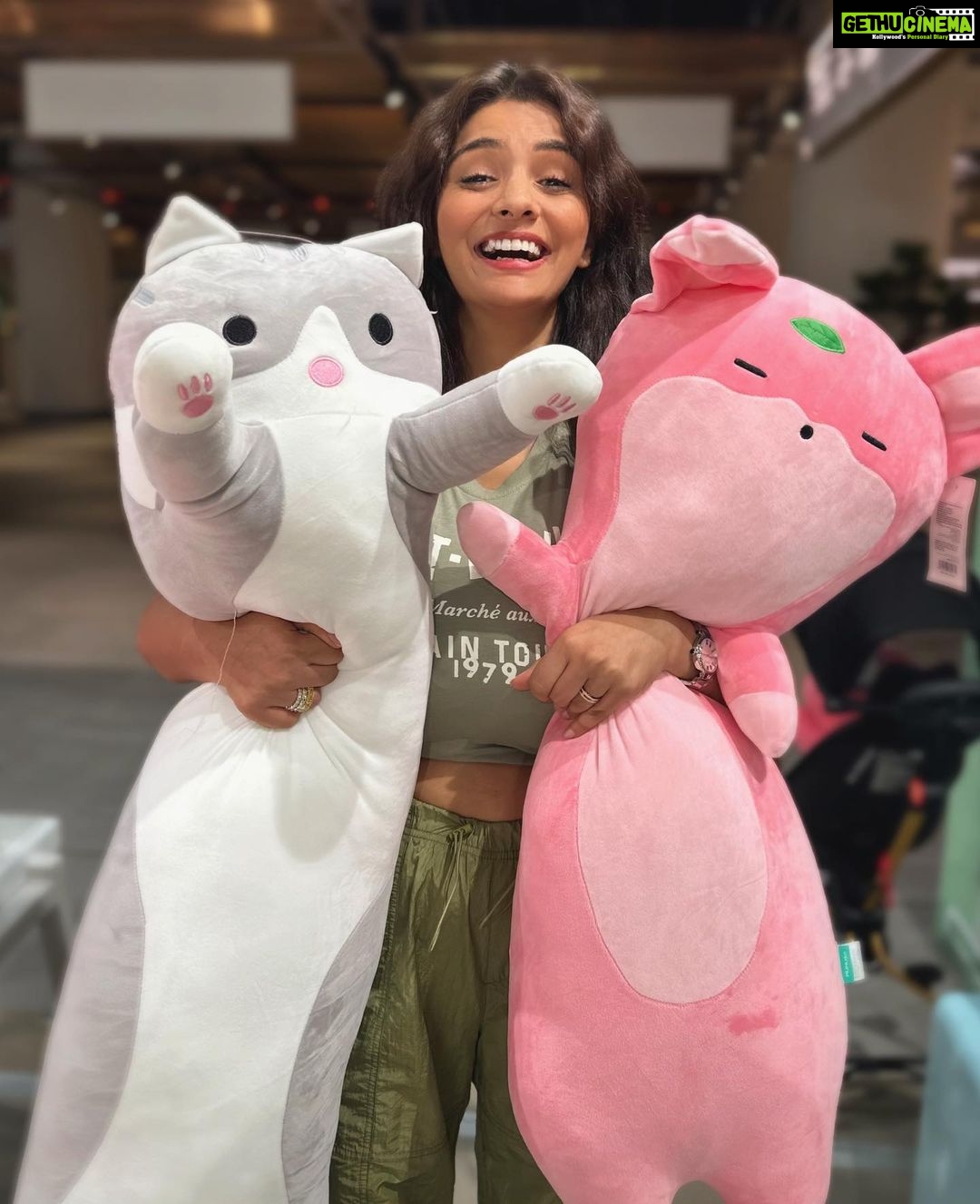 Anveshi Jain Instagram - Which one should I pick ?