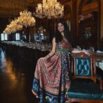 Anveshi Jain Instagram - I love a silent story that goes around without being told or bragged about.. you see it in someone eyes or in their excitement when they do something that they loved doing but couldn’t make it their professions due to circumstances .. you see it when they speak about their doings in past tenses as if they believe nothing can ever change for them now .. Main @kvrao411 ji se mili jo ki ek wonderful job main hai and the entire Falaknuma palace speaks about him with great regards that Rao sahab ko sare shooting angles pata hai , unse photos click karana . dekhiye pics ..lagta to nahi ki inki sirf framing acchi hai , inka Photography ke liye pyaar alag hi dikha mujhe to socha aapse bhi share karu ki kaam chahe jo bhi aap karein lekin kehte hai na - “ Jaha Chah , waha rah! “ kahi bhi rehke , hum kuch bhi kar sakte hai aur kabhi bhi miracles ho sakte hai ! Taj Falaknuma Palace, Hyderabad