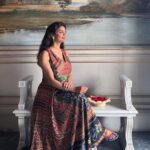 Anveshi Jain Instagram - I love a silent story that goes around without being told or bragged about.. you see it in someone eyes or in their excitement when they do something that they loved doing but couldn’t make it their professions due to circumstances .. you see it when they speak about their doings in past tenses as if they believe nothing can ever change for them now .. Main @kvrao411 ji se mili jo ki ek wonderful job main hai and the entire Falaknuma palace speaks about him with great regards that Rao sahab ko sare shooting angles pata hai , unse photos click karana . dekhiye pics ..lagta to nahi ki inki sirf framing acchi hai , inka Photography ke liye pyaar alag hi dikha mujhe to socha aapse bhi share karu ki kaam chahe jo bhi aap karein lekin kehte hai na - “ Jaha Chah , waha rah! “ kahi bhi rehke , hum kuch bhi kar sakte hai aur kabhi bhi miracles ho sakte hai ! Taj Falaknuma Palace, Hyderabad