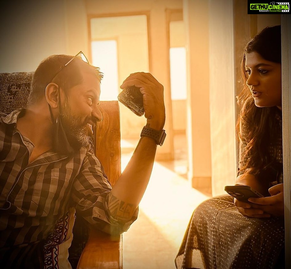 Aparna Balamurali Instagram - And thats a wrap! Absolutely loved working with the best ones. Thank you Chackocha for this beautiful picture! π€ PADMINI π€ @senna.hegde @kunchacks @sreerajraveendran_ @vincy_sony_aloshious @madonnasebastianofficial @sajincherukayil @prasobhkrishna @films.littlebig @g_kishore_gk @shanker_lohithakshan @ved_unshiv @__neha.fathima__ Palakkad