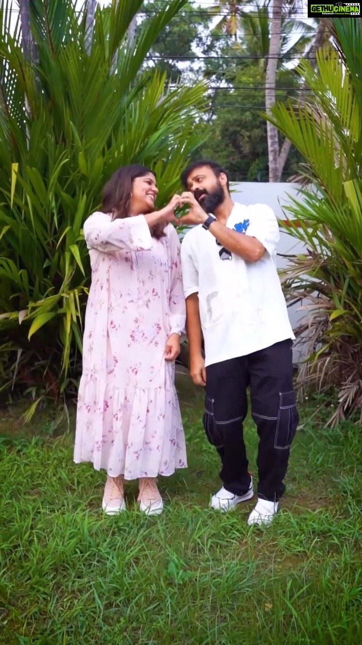 Aparna Balamurali Instagram - #loveumuthe 😍♥️ #Spreadlove Padmini on July 7 #loveumuthe 😍♥️ #Spreadlove @kunchacks @senna.hegde @prasobhkrishna @madonnasebastianofficial @vincy_sony_aloshious @films.littlebig @jakes_bejoy 🎹 @saregamamalayalam 🎧 #padmini #trending #recreate #kerala #lovekunchacks @senna.hegde @prasobhkrishna @aparna.balamurali @madonnasebastianofficial @vincy_sony_aloshious @films.littlebig @jakes_bejoy 🎹 @saregamamalayalam 🎧 #padmini #trending #recreate #kerala #love