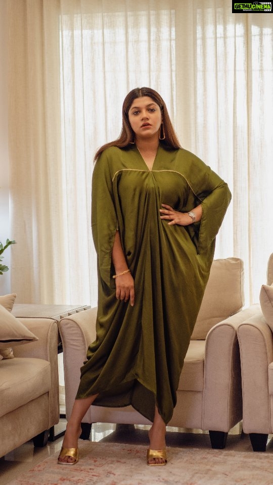 Aparna Balamurali Instagram - aankhon pe mohabbat likh de . gorgeous:@aparna.balamurali 🍃💚 Clicked by: @pournami_mukesh_photography . Outfit and jewellery:@saltstudio . #aparnabalamurali #green #greendress #greenkaftan #elegance #elegantoutfit #gorgeous #ethnic #indowestern #dress #zohrajewellery #earrings #instagood #instadaily #insta #explorepage #explore #beauty