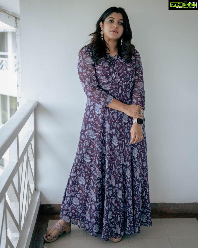 Aparna Balamurali Instagram - Eid Mubarak 🌙💜 PC: @pournami_mukesh_photography Costume: @belleficial_couture MUAH: @themixandbrows_by_fathimajmal