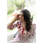 Aparna Balamurali Instagram - 🥀 Captured by: @pournami_mukesh_photography MUAH: @themixandbrows_by_fathimajmal Wearing: @arsignatureofficial Kochi, India