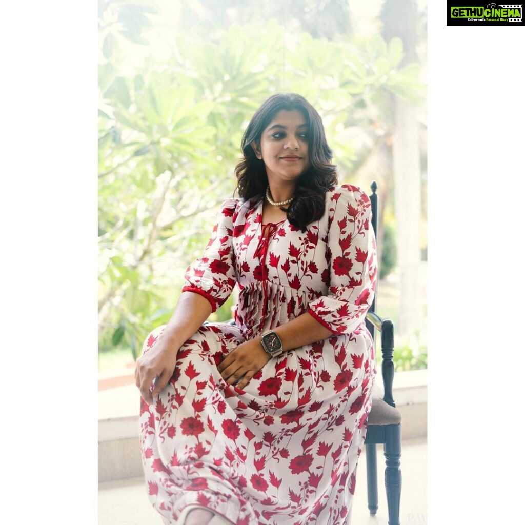 Aparna Balamurali Instagram - 🥀 Captured by: @pournami_mukesh_photography MUAH: @themixandbrows_by_fathimajmal Wearing: @arsignatureofficial Kochi, India