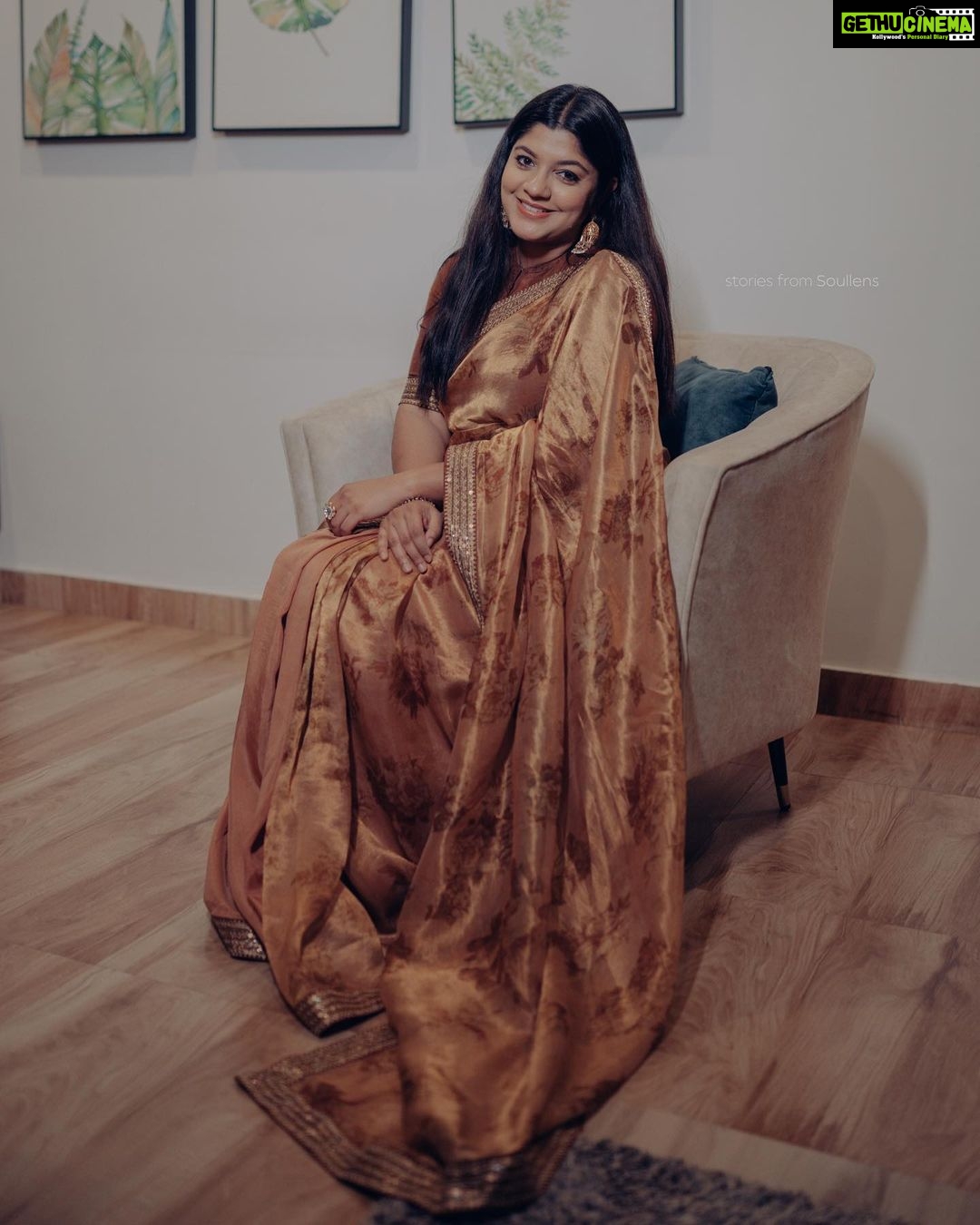 Aparna Balamurali Instagram - Happy New Year 🥂 Thanking 2022 with all my heart ! What a journey it has been ❤️ Saree: @shemyofficial Accessories: @meralda.jewels MUAH: @fine_line_makeupartist Shot by: @soullens.wedding @faraz_soul.lens #2023
