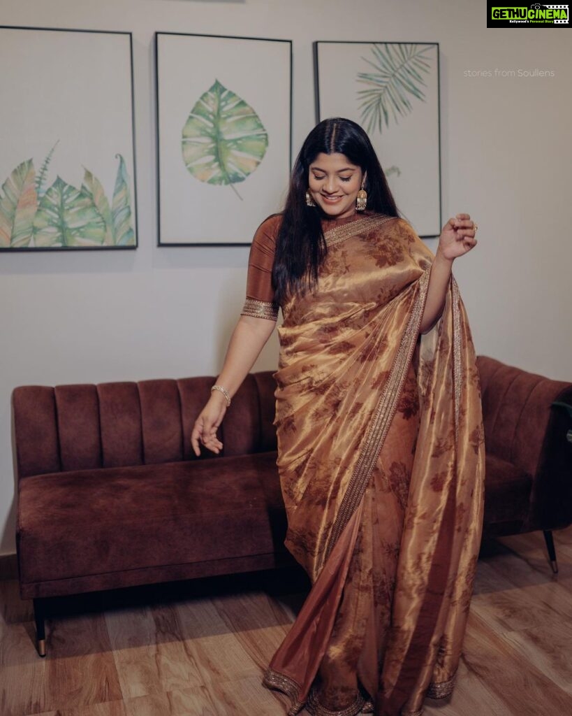 Aparna Balamurali Instagram - Happy New Year 🥂 Thanking 2022 with all my heart ! What a journey it has been ❤️ Saree: @shemyofficial Accessories: @meralda.jewels MUAH: @fine_line_makeupartist Shot by: @soullens.wedding @faraz_soul.lens #2023