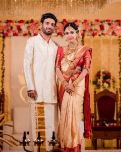Aparna Vinod Instagram - Mangalyam♥️

#wedding #kalyanam #weddingphoto #aparna #aparnavinodwedding #aparnavinodweddingphotos #aparnamarriage #married #engaged #calicut #kerala #keralawedding #hindubride #bridalmakeup #bridallook #keralabride #kanchipuram #actor #actress #malayalamactress #tamilactress #tamil #hinduwedding #traditionalwear #lover #husband #valentine #valentineday