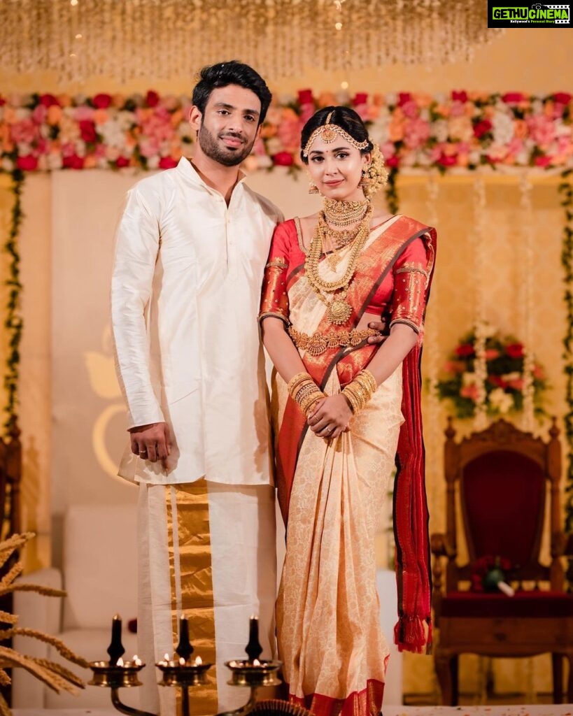 Aparna Vinod Instagram - Mangalyam♥️ #wedding #kalyanam #weddingphoto #aparna #aparnavinodwedding #aparnavinodweddingphotos #aparnamarriage #married #engaged #calicut #kerala #keralawedding #hindubride #bridalmakeup #bridallook #keralabride #kanchipuram #actor #actress #malayalamactress #tamilactress #tamil #hinduwedding #traditionalwear #lover #husband #valentine #valentineday Calicut
