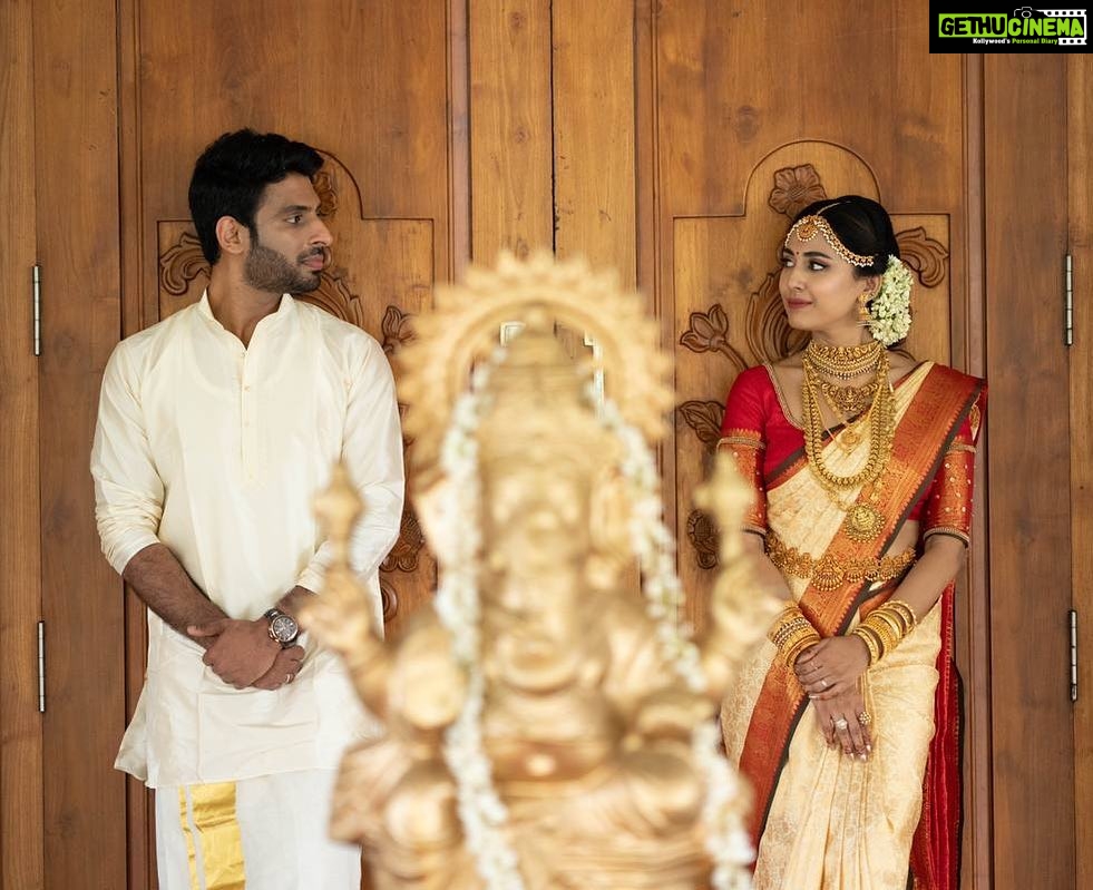 Aparna Vinod Instagram - 𝘞𝘪𝘵𝘩 𝘮𝘺 𝘸𝘩𝘰𝘭𝘦 𝘩𝘦𝘢𝘳𝘵 𝘧𝘰𝘳 𝘮𝘺 𝘸𝘩𝘰𝘭𝘦 𝘭𝘪𝘧𝘦 ♥️ #wedding #kalyanam #weddingphoto #aparna #aparnavinodwedding #aparnavinodweddingphotos #aparnamarriage #married #engaged #actor #actress #malayaliactress #tamilactress #calicut #kerala #keralawedding #hindubride #bridalmakeup #bridallook #keralabride #kanchipuram #hinduwedding #traditionalwear #valentine #valentines #valentineday #lover #husband Calicut