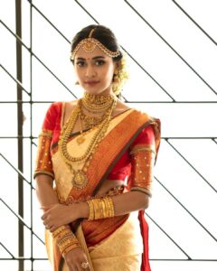 Aparna Vinod Instagram - Mangalyam♥️

#wedding #kalyanam #weddingphoto #aparna #aparnavinodwedding #aparnavinodweddingphotos #aparnamarriage #married #engaged #calicut #kerala #keralawedding #hindubride #bridalmakeup #bridallook #keralabride #kanchipuram #actor #actress #malayalamactress #tamilactress #tamil #hinduwedding #traditionalwear #lover #husband #valentine #valentineday