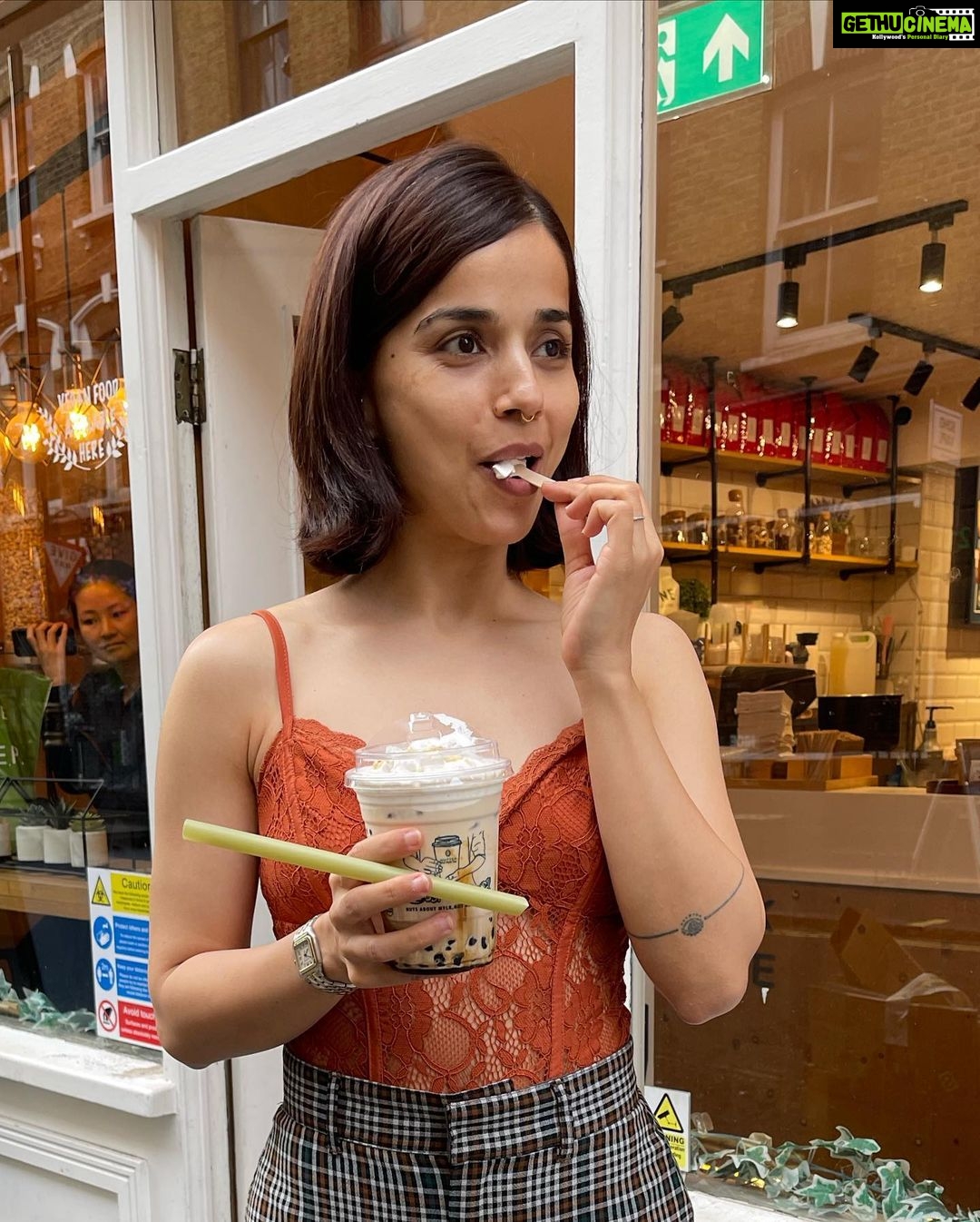 Aparnaa Bajpai Instagram - 🚦 Swapped the Skirt & Top from @wearenuw Pre-loved Bag & shoes from @depop . . . #circulareconomy #circularfashion #secondhandfashion #buysecondhand #buysustainable #recycle #upcycle #preloved #charityshopfinds #swapclothes #secondhand #thriftstorefinds #thrift #thrifting #thriftedfashion #relovedfashion #prelovedfashion #london #londonlife #londonfashion #vintage #veganfashion #sustainablefashion London, United Kingdom