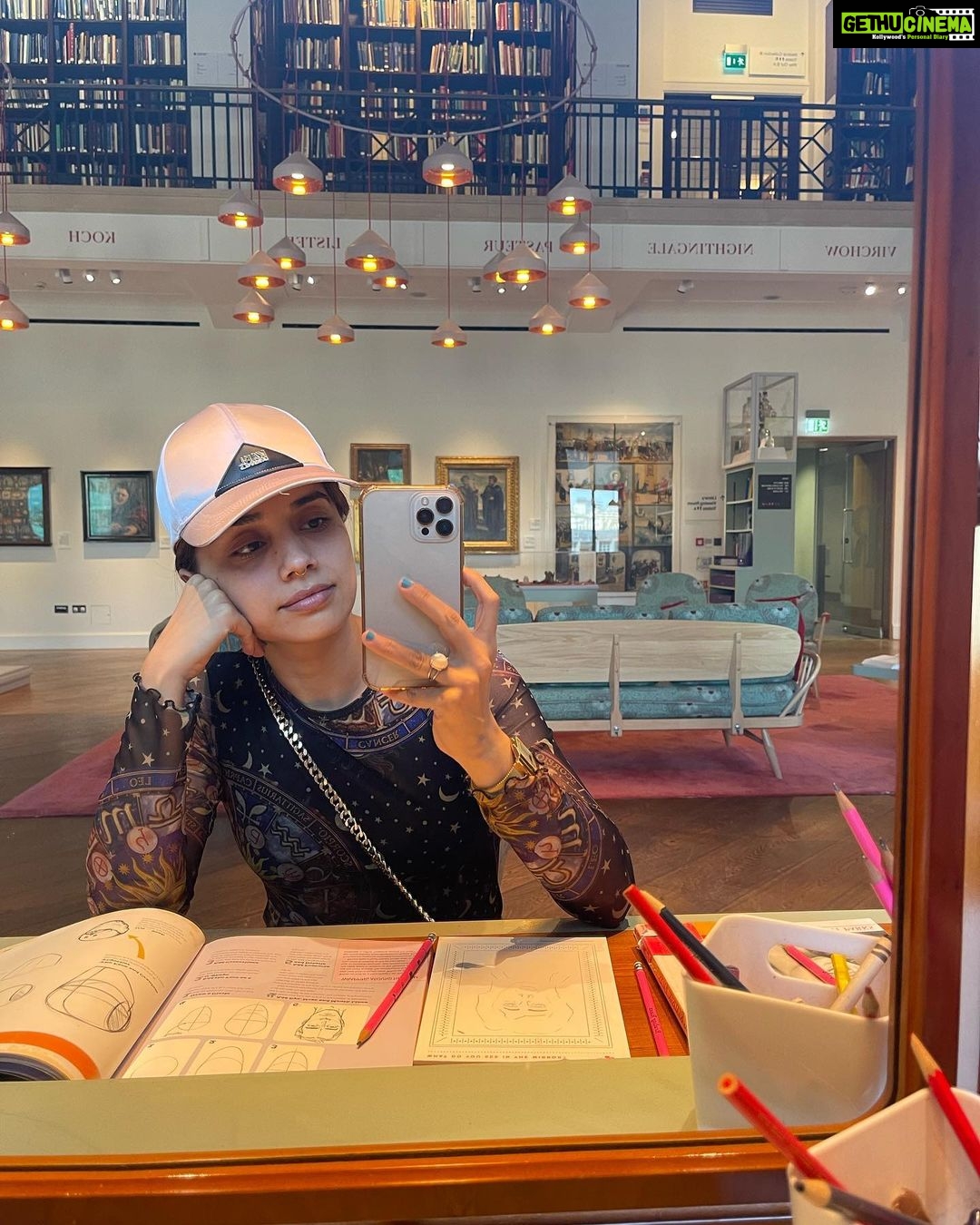 Aparnaa Bajpai Instagram - Evening in London. Read at Wellcome Library. Coffee at their cafe. Walk around Trafalgar & Big Ben. Have frozen yogurt at South Bank. Massage feet when back at Home. . . . Ps: wearing second head to toe minus the jacket 🙈 #circulareconomy #circularfashion #secondhandfashion #buysecondhand #buysustainable #recycle #upcycle #preloved #charityshopfinds #swapclothes #secondhand #thriftstorefinds #thrift #thrifting #thriftedfashion #relovedfashion #prelovedfashion #london #londonlife #londonfashion #vintage London, United Kingdom