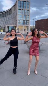 Aparnaa Bajpai Instagram - 𝑔𝒾𝓇𝓁𝓈 𝒹𝒶𝓎 𝑜𝓊𝓉 𝓈𝓁𝒶𝓎𝒾𝓃𝑔💜🪩🥂💃
#dancereels #tumtum #trendingreels #happygirls #pretty #girls #in #liverpool #uk #dancechallenge #dancevideo #funnyreels #jasminbajwa