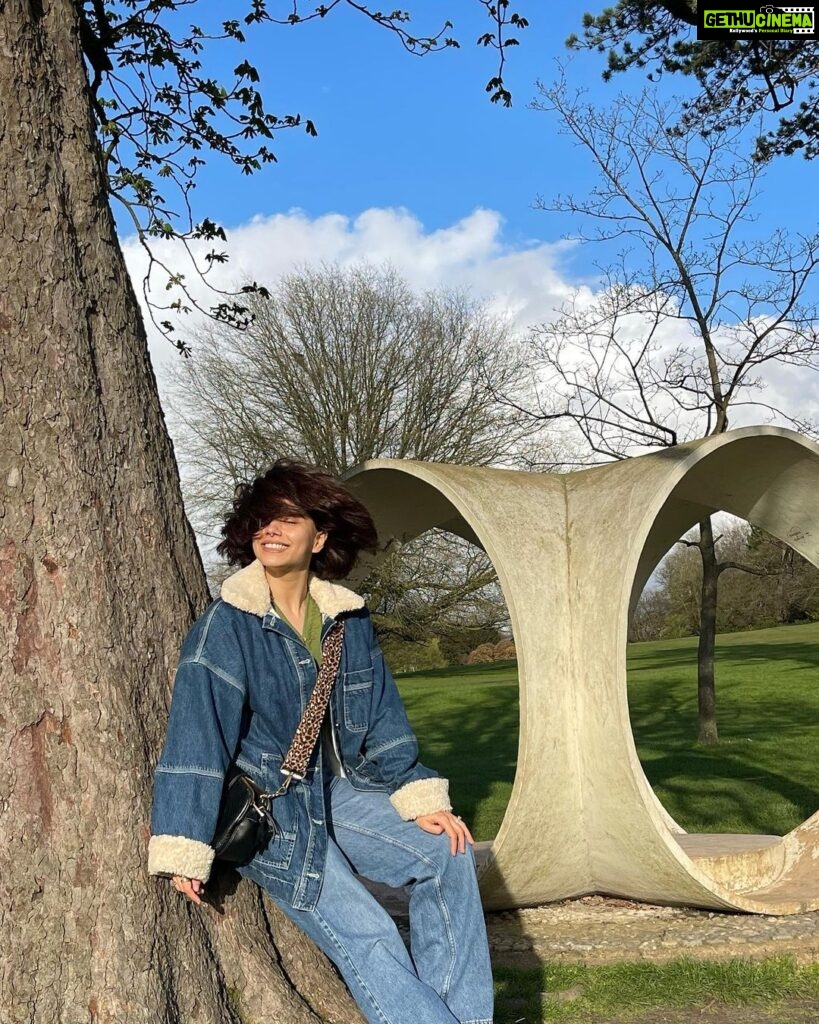 Aparnaa Bajpai Instagram - When you realize you have a park next to your house🚶‍♀👣 London, United Kingdom