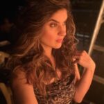 Archana Instagram – Watch me in a blink & miss presence in #saasbahuflamingo haha @homster is a fabbbbb entertainer off camera when u follow his VERY UNIQUE CREATIVE INSTA stories & get a peek into his crazies on an everyday basis … but kn set he is #buddha one with his craft! #peddlar role that I just can’t relate to haha but I guess the arched eyebrow must have done it … watch on @disneyplushotstar 

Here plz don’t miss the last of the shoot day dump … something an rj would hate to hear & on shoot it’s shouted out a zillion TIMES! 
.
.
.
#india #mumbai #worli #atria #mall #clubbing #club #ott #series #homiadajania #fun #shooting #bts #actorslife #loveit #clubbingnight