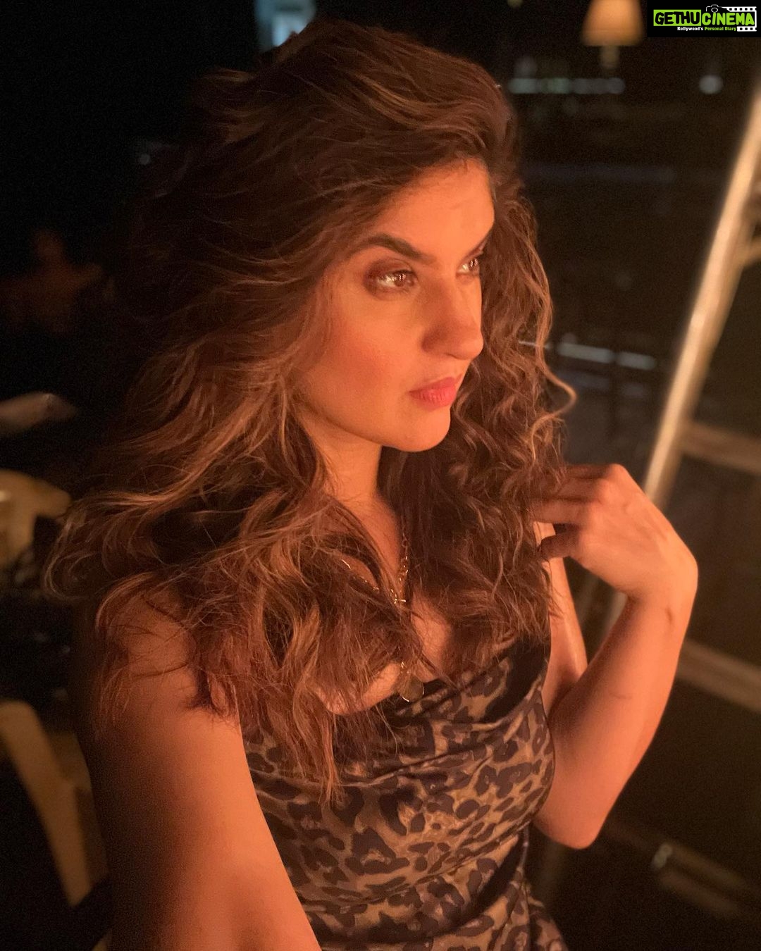 Archana Instagram - Watch me in a blink & miss presence in #saasbahuflamingo haha @homster is a fabbbbb entertainer off camera when u follow his VERY UNIQUE CREATIVE INSTA stories & get a peek into his crazies on an everyday basis … but kn set he is #buddha one with his craft! #peddlar role that I just can’t relate to haha but I guess the arched eyebrow must have done it … watch on @disneyplushotstar Here plz don’t miss the last of the shoot day dump … something an rj would hate to hear & on shoot it’s shouted out a zillion TIMES! . . . #india #mumbai #worli #atria #mall #clubbing #club #ott #series #homiadajania #fun #shooting #bts #actorslife #loveit #clubbingnight