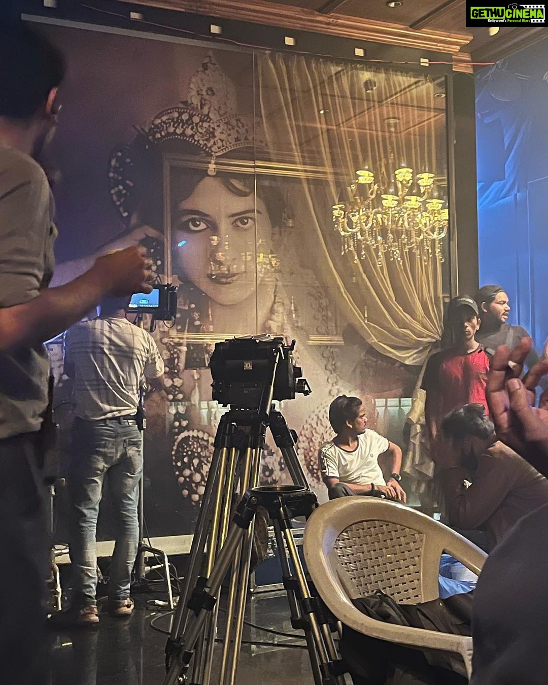 Archana Instagram - Watch me in a blink & miss presence in #saasbahuflamingo haha @homster is a fabbbbb entertainer off camera when u follow his VERY UNIQUE CREATIVE INSTA stories & get a peek into his crazies on an everyday basis … but kn set he is #buddha one with his craft! #peddlar role that I just can’t relate to haha but I guess the arched eyebrow must have done it … watch on @disneyplushotstar Here plz don’t miss the last of the shoot day dump … something an rj would hate to hear & on shoot it’s shouted out a zillion TIMES! . . . #india #mumbai #worli #atria #mall #clubbing #club #ott #series #homiadajania #fun #shooting #bts #actorslife #loveit #clubbingnight