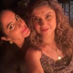 Archana Instagram - Watch me in a blink & miss presence in #saasbahuflamingo haha @homster is a fabbbbb entertainer off camera when u follow his VERY UNIQUE CREATIVE INSTA stories & get a peek into his crazies on an everyday basis … but kn set he is #buddha one with his craft! #peddlar role that I just can’t relate to haha but I guess the arched eyebrow must have done it … watch on @disneyplushotstar Here plz don’t miss the last of the shoot day dump … something an rj would hate to hear & on shoot it’s shouted out a zillion TIMES! . . . #india #mumbai #worli #atria #mall #clubbing #club #ott #series #homiadajania #fun #shooting #bts #actorslife #loveit #clubbingnight