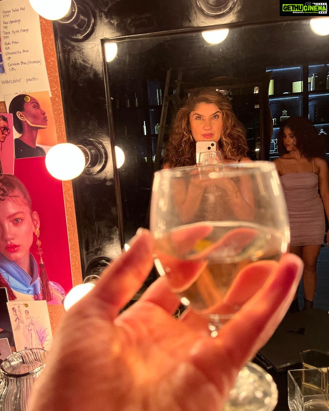 Archana Instagram - Watch me in a blink & miss presence in #saasbahuflamingo haha @homster is a fabbbbb entertainer off camera when u follow his VERY UNIQUE CREATIVE INSTA stories & get a peek into his crazies on an everyday basis … but kn set he is #buddha one with his craft! #peddlar role that I just can’t relate to haha but I guess the arched eyebrow must have done it … watch on @disneyplushotstar Here plz don’t miss the last of the shoot day dump … something an rj would hate to hear & on shoot it’s shouted out a zillion TIMES! . . . #india #mumbai #worli #atria #mall #clubbing #club #ott #series #homiadajania #fun #shooting #bts #actorslife #loveit #clubbingnight