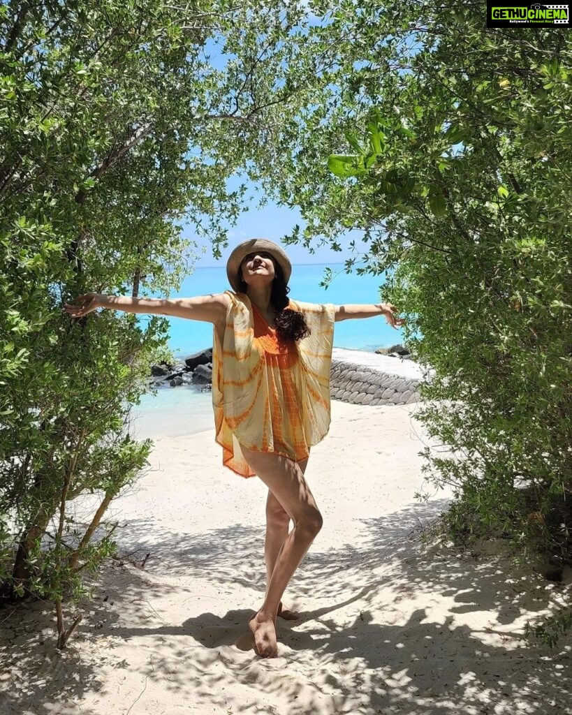 Archana Instagram - In paradise when by the beach #worldoceansday Fushifaru Maldives