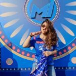Archana Instagram - What a fantastically EXUBERANT fun match #esaday with other creators at @mumbaiindians creator lounge & the lovely #19k #19000 #girls from NGOs’ who #danced #spreadjoy with their #excitement 💙💙💙💙 & #cheered our team to a fabulous #win :D