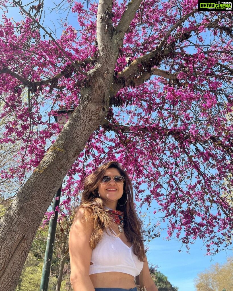 Archana Instagram - May u never let natural beauty pass you by 💗💓🌸🐷🐽🌷🌺🦩👙🎀🎟️👛 Granada Alhambra