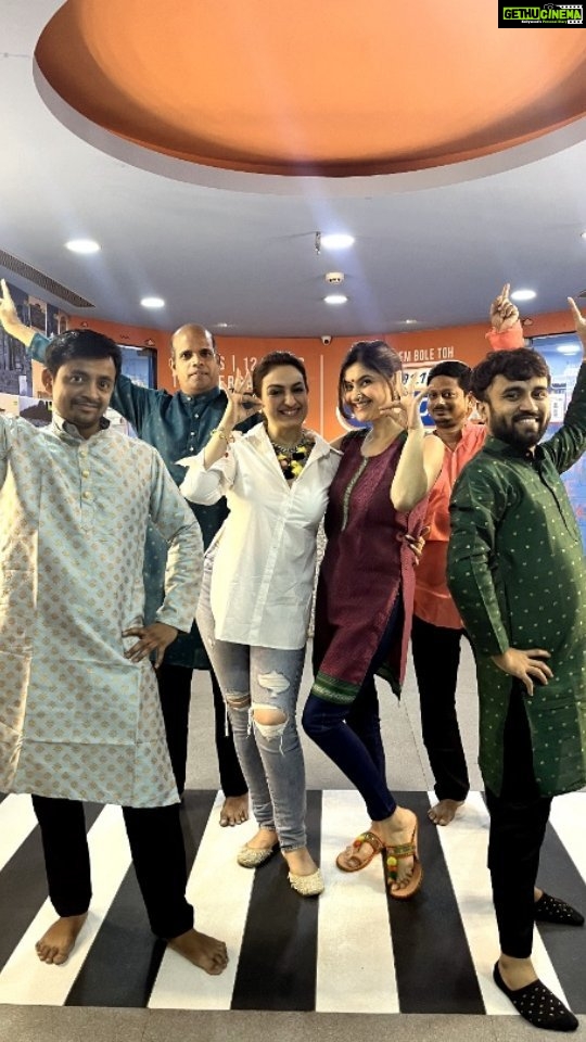 Archana Instagram - Gudi Padwa चा Swag ft. the amazing @akritikakar @archanaapania & the Marathi Mandali of Radiocity Mumbai office! 😊🎶 @radiocitymarathi #gudipadwa #gudipadwa2023 #akritikakar #archanapania #marathi #newyear #celebration #marathinewyear
