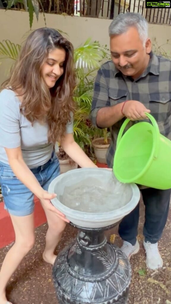 Archana Instagram - Big admirer of this #environmentalist @mission_green_mumbai who champions such amazingly important causes … 500 pots going free if you pick it up from his centre in #charkop #kandivali Pick Up from Mission Green Mumbai Om Siddhi CHS, Plot 9 Charkop Sector 8 Kandivali West. Mumbai 400067 We have kept 500 Bowls exclusively for Mumbaikars who are willing to adopt a water bowl for birds. Please WhatsApp me and come over to pick them up at your convenience. The weight of the bowl is 7 kg and it holds 4 L of water which needs to be re watered and cleaned twice a week and kept at a shade to keep the water cool. Subhajit Mukherjee #WaterForBirds 9323942388 #environment #ecology #balance #care #love #summers #heat #savebirds #letsdothis