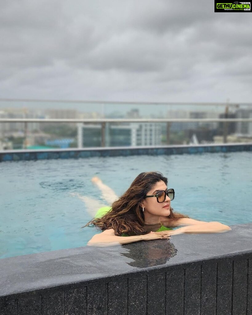 Archana Instagram - Hey Bhagwannnn may we dip into the pool everyday of this mausam ‘:D Fairfield by Marriott, Mumbai International Airport