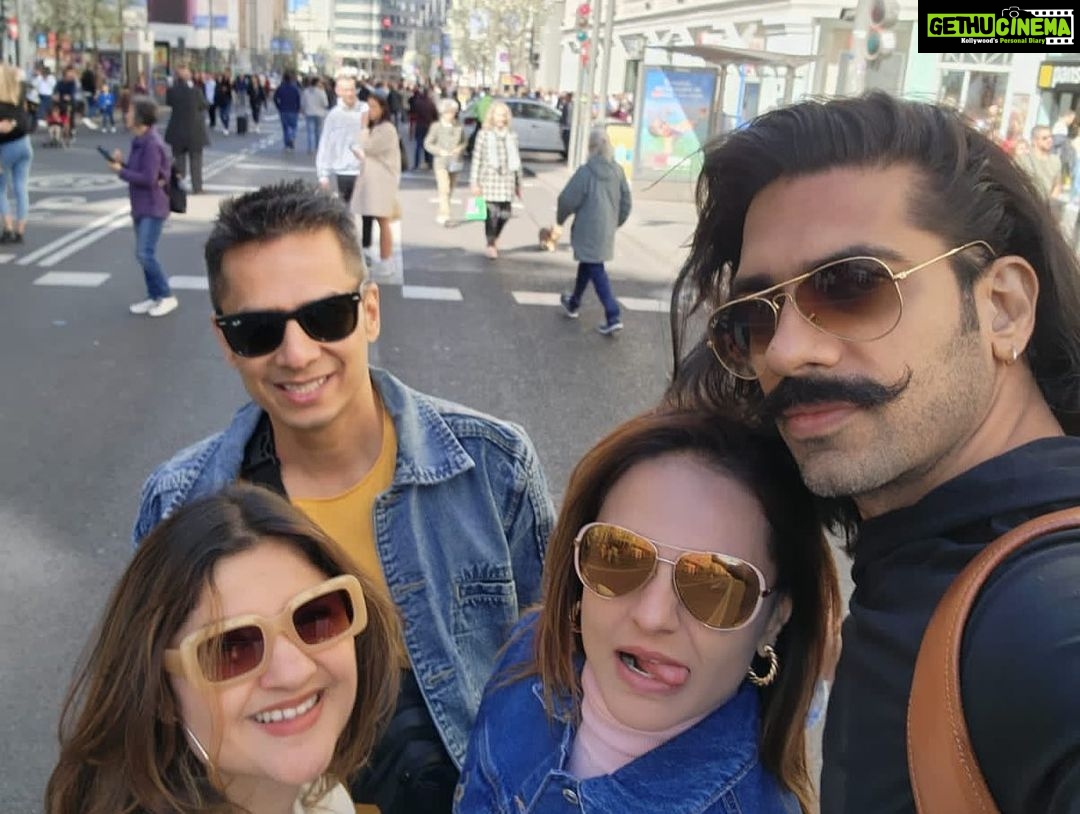 Archana Instagram - Thank you @akshaysharma1 @inish_01 & @karishmavelaninagpal β¦ for making some unbelievable life long memories π§π½ββοΈπ«Άπβ€οΈ in the amazzzzzing #spain Spain