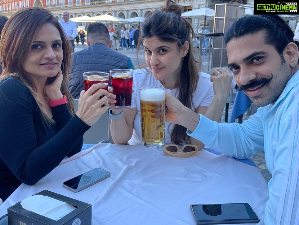 Archana Instagram - Thank you @akshaysharma1 @inish_01 & @karishmavelaninagpal β¦ for making some unbelievable life long memories π§π½ββοΈπ«Άπβ€οΈ in the amazzzzzing #spain Spain