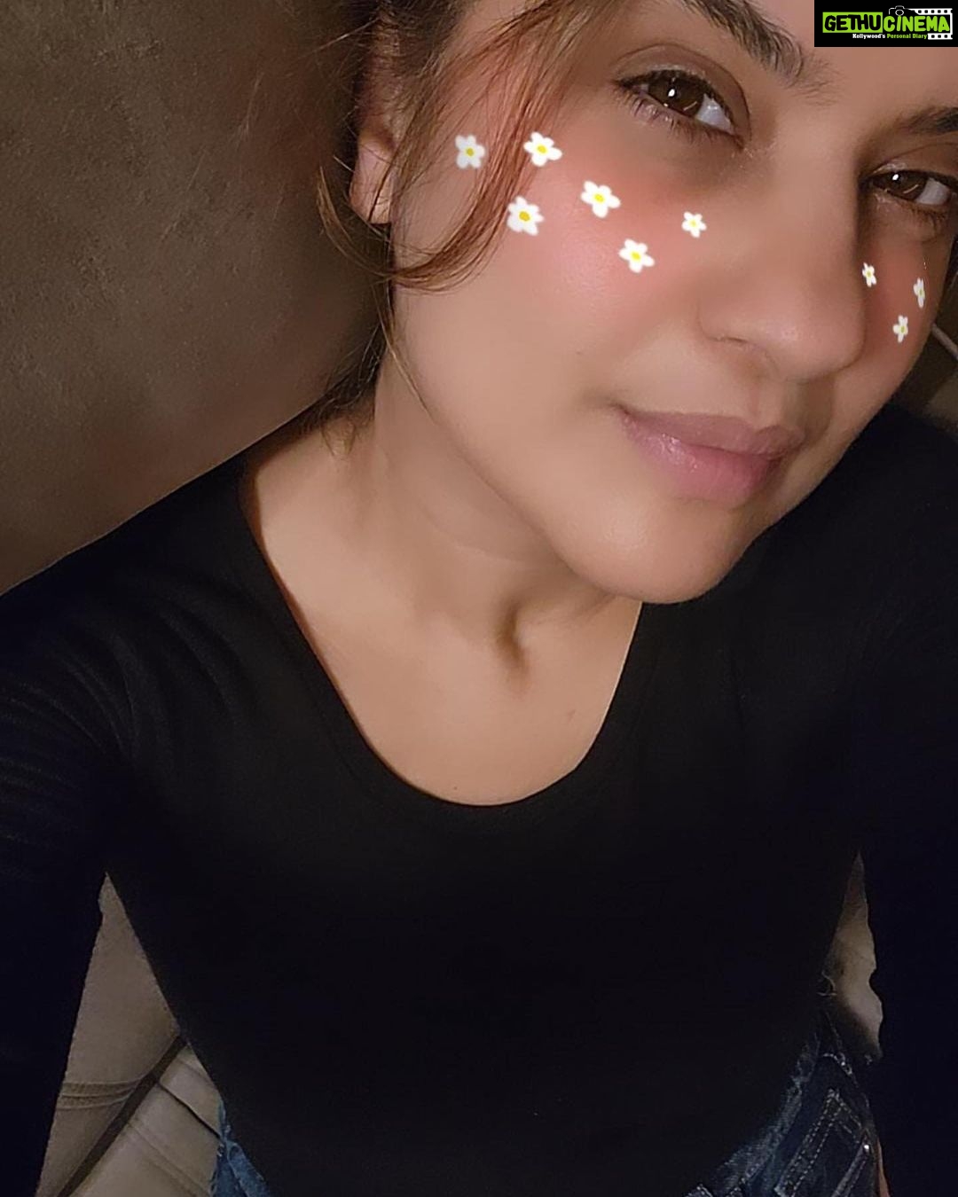 Archana Instagram - #filter #filter on the wall … Which one is #fakest of them all hahhaa# . . . #dump #jlt #couchpotato #chill #home #vanity #selfiequeen #pose