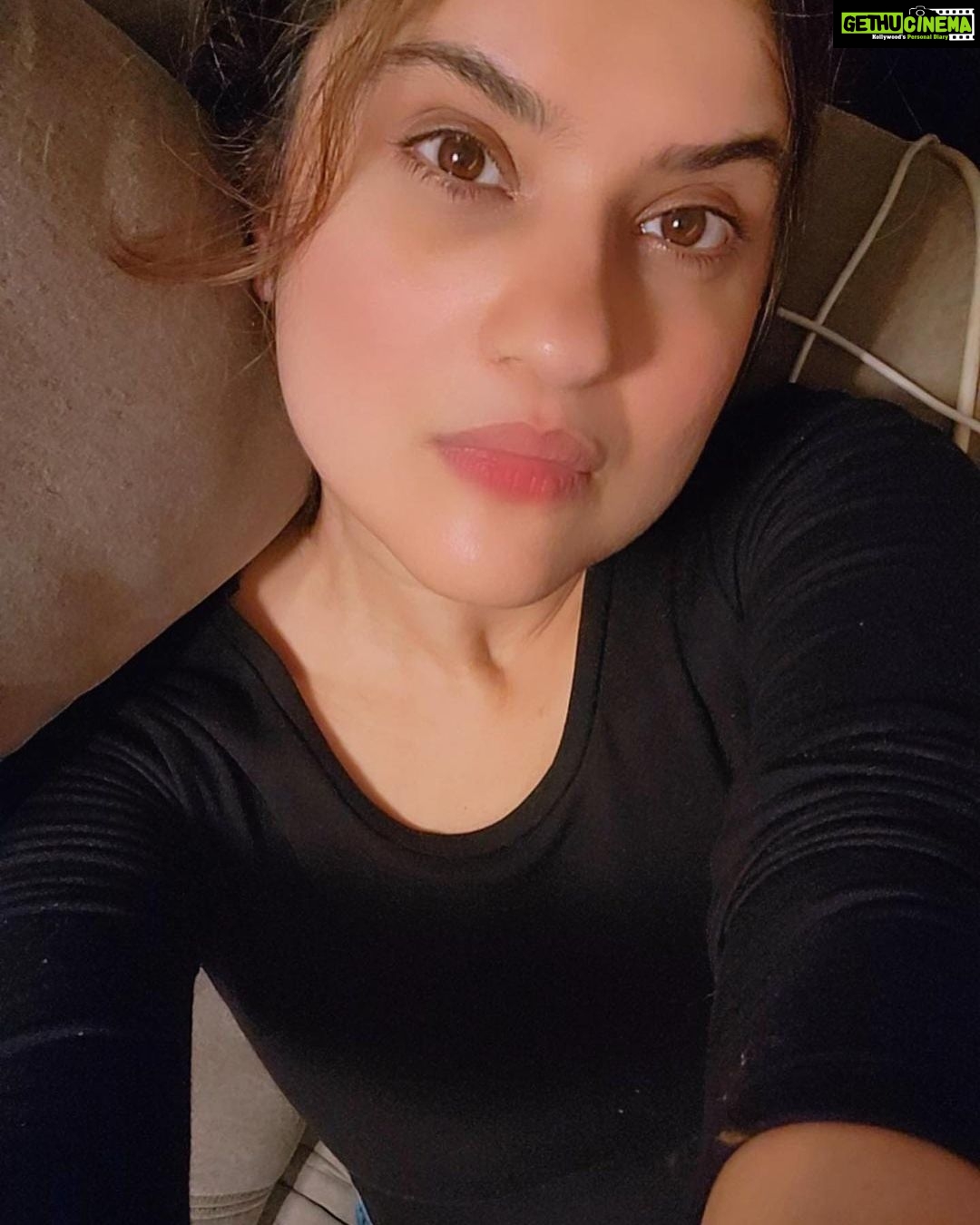 Archana Instagram - #filter #filter on the wall … Which one is #fakest of them all hahhaa# . . . #dump #jlt #couchpotato #chill #home #vanity #selfiequeen #pose