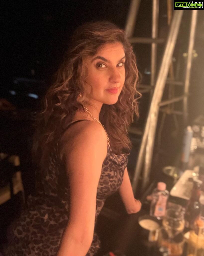 Archana Instagram - Watch me in a blink & miss presence in #saasbahuflamingo haha @homster is a fabbbbb entertainer off camera when u follow his VERY UNIQUE CREATIVE INSTA stories & get a peek into his crazies on an everyday basis … but kn set he is #buddha one with his craft! #peddlar role that I just can’t relate to haha but I guess the arched eyebrow must have done it … watch on @disneyplushotstar Here plz don’t miss the last of the shoot day dump … something an rj would hate to hear & on shoot it’s shouted out a zillion TIMES! . . . #india #mumbai #worli #atria #mall #clubbing #club #ott #series #homiadajania #fun #shooting #bts #actorslife #loveit #clubbingnight