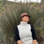 Archana Instagram – The #whale #town #hermanus had amazzzzing #vineyards & this trek as well #fernkloof – even though most of the green cover has dried up in winter .. but the wild flowers to the bay view was breathtaking & the most surprising part was how none of us – of age groups varying 14-77 dint feel breathless at all while the 45 minute trek … 
.
.
.
#outdoorsey #trekking #fern #kloof #southafrica #hilltop #bayview #hermanuslife #wild Fernkloof,Hermanus