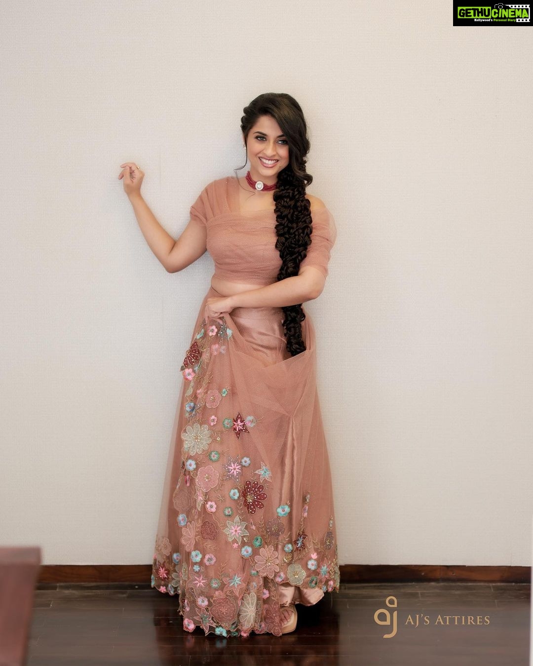 Arthana Binu Instagram - Wearing @ajs_attires beige single shoulder pleated crop and embroidered skirt Muse : @arthana_binu MUA : @charmah_makeupstudio Clicked by : @sree_vishnu_photography Costume : @ajs_attires #ajsattires #bridalblouse #bridalhouse #photoshoot #pastel