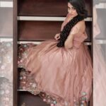 Arthana Binu Instagram - Wearing @ajs_attires’ beige single shoulder pleated crop and embroidered skirt . . Muse : @arthana_binu MUA : @charmah_makeupstudio Clicked by : @sree_vishnu_photography Costume : @ajs_attires #ajsattires #bridalblouse #photoshoot