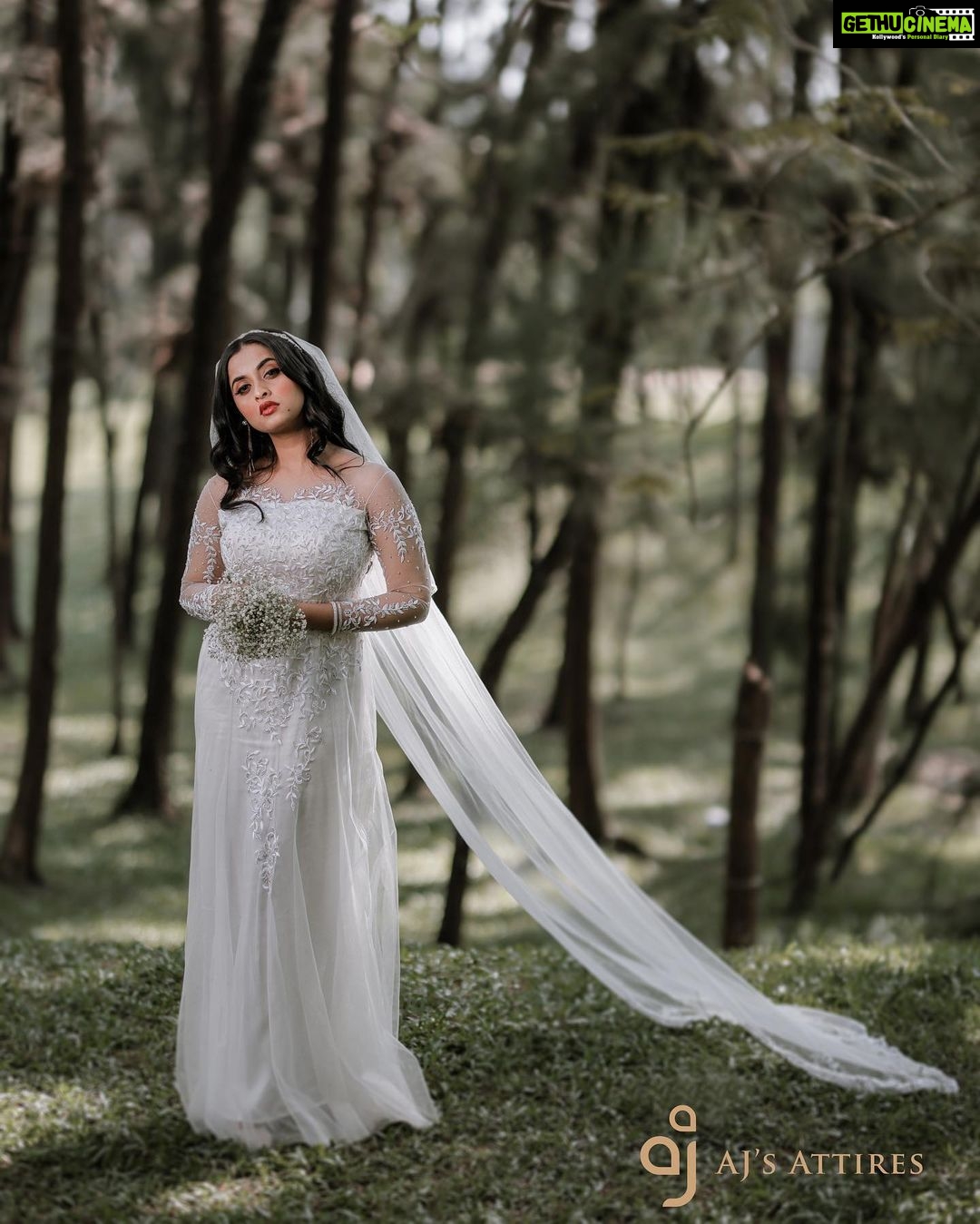 Arthana Binu Instagram - Wedded to the wooden wanderlust 🪄💫 Muse : @arthana_binu MUA : @charmah_makeupstudio Clicked by : @sree_vishnu_photography Costume : @ajs_attires #ajsattires #bridalblouse #bridalhouse #photoshoot #redlove #redbride #embroidered #customizedwithlove #whitegowns #gowns #keralabride #bride #ootd #ootdfashion #trippytrìvandum #instawomen #instaclient #photoshoot #onamcollection #ethnicdailywear #indianwear #elegance #beads #onlineshopping #instashopping #kochidiaries #trivandrumdiaries #trivandrum #kochi #onlineshopping #boutiqueshopping #boutiquefashionstyles