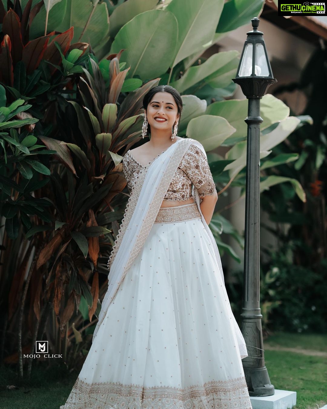 Arthana Binu Instagram - 💄: @karthika.nitheesh 👗: @mahekdesigns 📸: @mojo_click Accessories: @orangebeautycollection2022