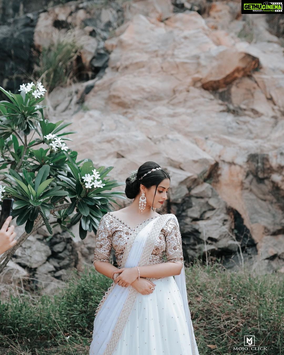 Arthana Binu Instagram - 💄: @karthika.nitheesh 👗: @mahekdesigns 📸: @mojo_click Accessories: @orangebeautycollection2022