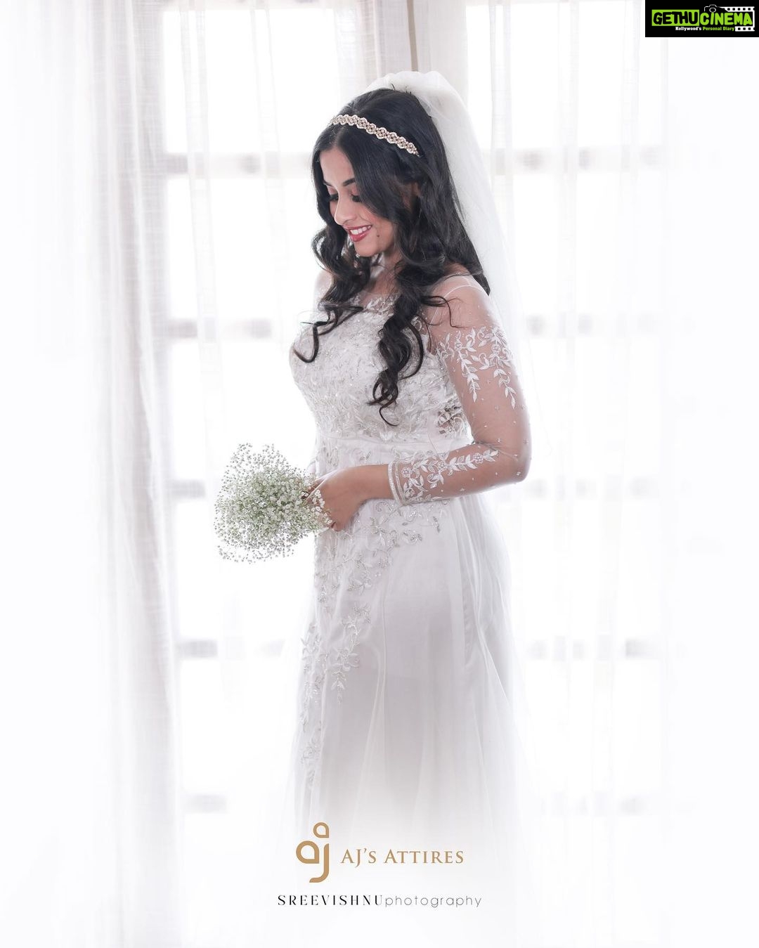Arthana Binu Instagram - 🪄👼✨💫 Muse : @arthana_binu MUA : @charmah_makeupstudio Clicked by : @sree_vishnu_photography Costume : @ajs_attires #ajsattires #bridalblouse #bridalhouse #photoshoot #redlove #redbride #embroidered #customizedwithlove #whitegowns #gowns #keralabride #bride #ootd #ootdfashion #trippytrìvandum #instawomen #instaclient #photoshoot #onamcollection #ethnicdailywear #indianwear #elegance #beads #onlineshopping #instashopping #kochidiaries #trivandrumdiaries #trivandrum #kochi #onlineshopping #boutiqueshopping #boutiquefashionstyles